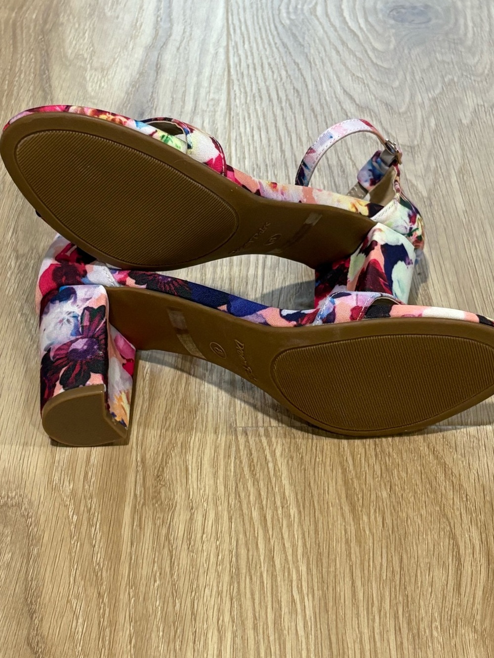 Dream Pairs Floral Block Heel Sandals – Size 8 - Picture 4 of 6